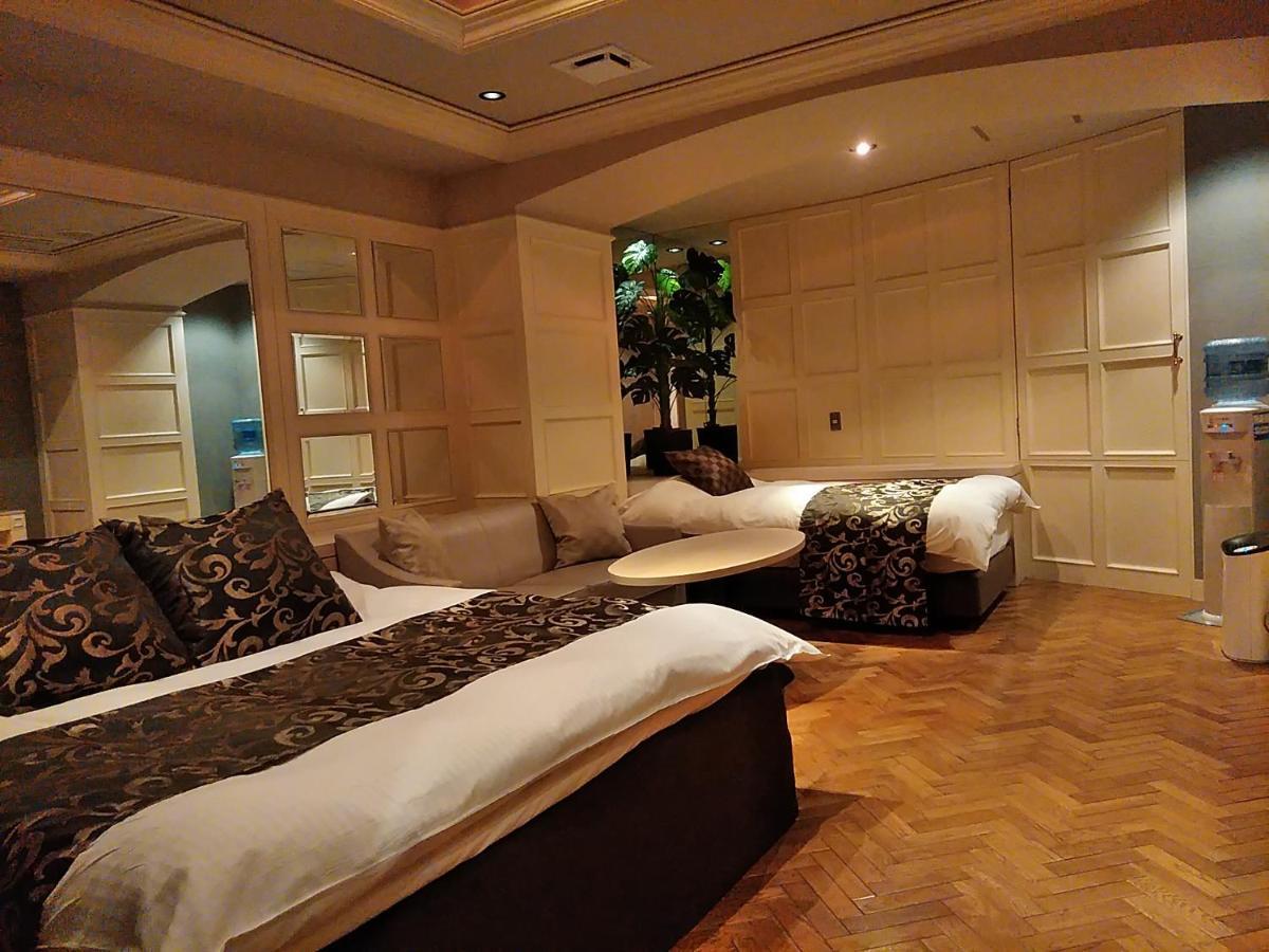 ホテル ベニ ウエスト 大人専用 Осака Экстерьер фото